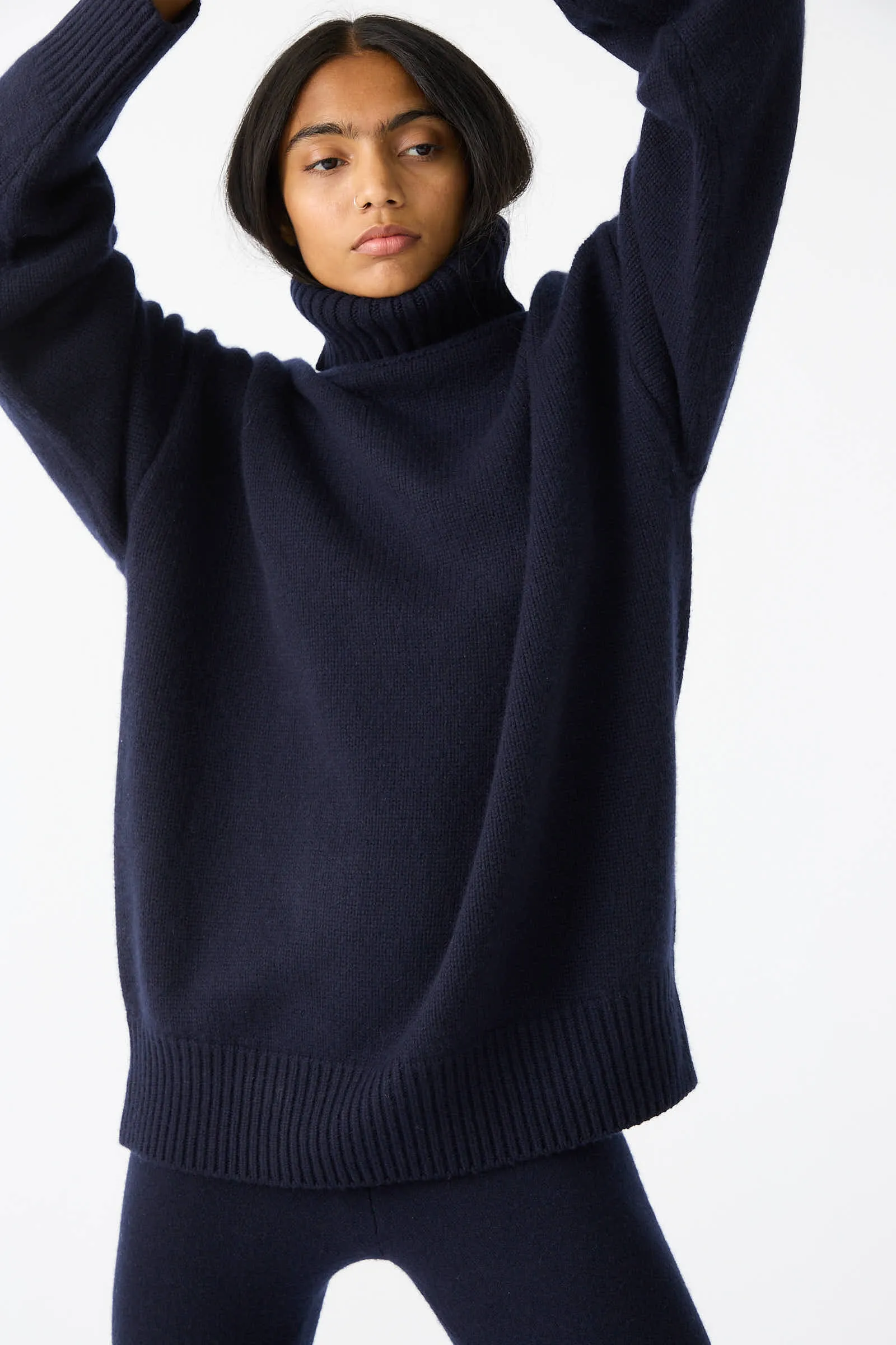 No. 20 Oversize Extra Turtleneck Sweater in Navy