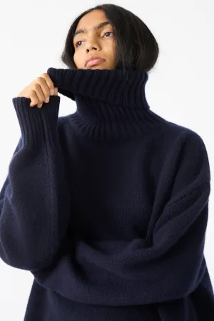 No. 20 Oversize Extra Turtleneck Sweater in Navy