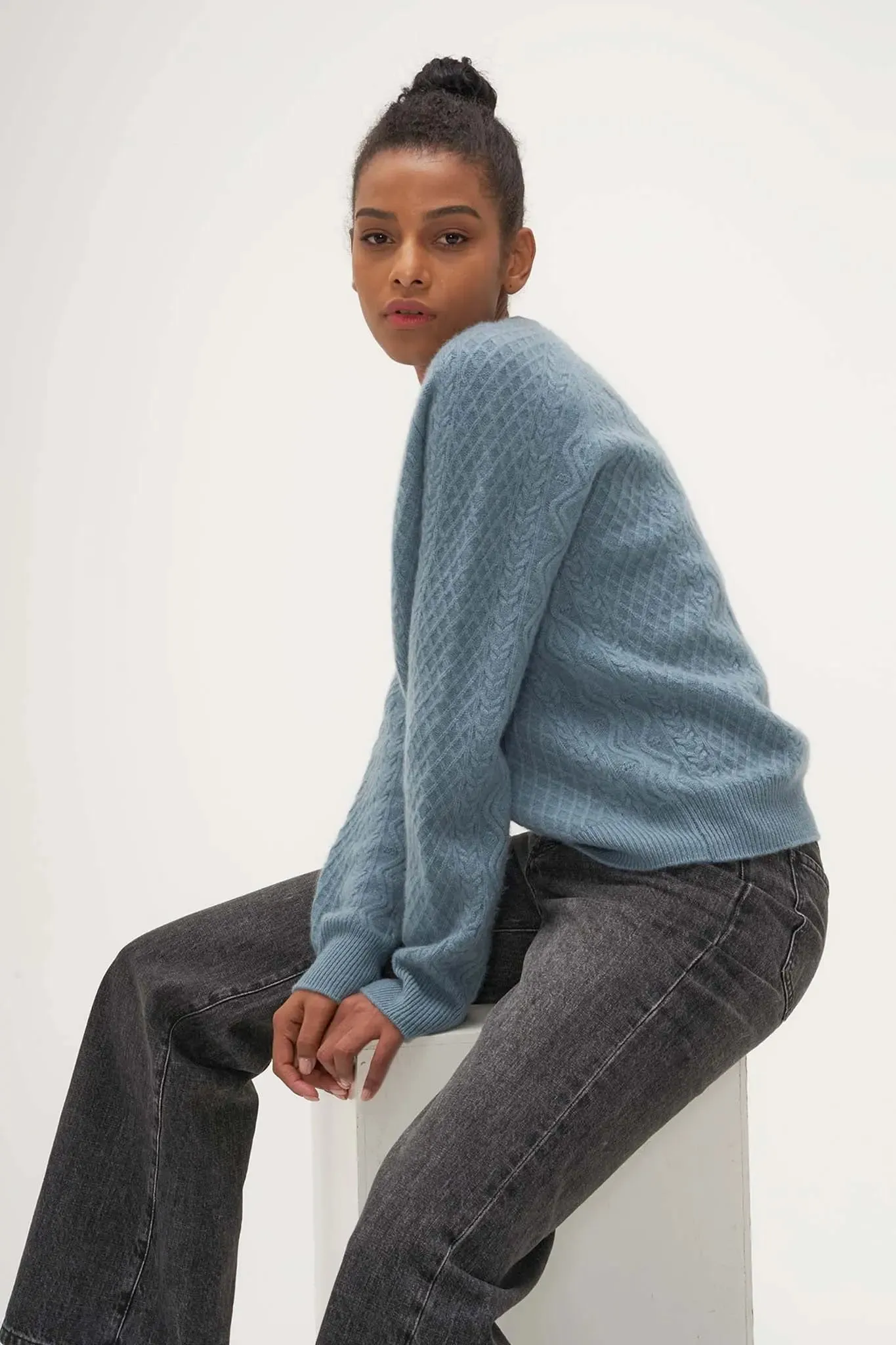 Relaxed Cable Knit Cashmere Sweater