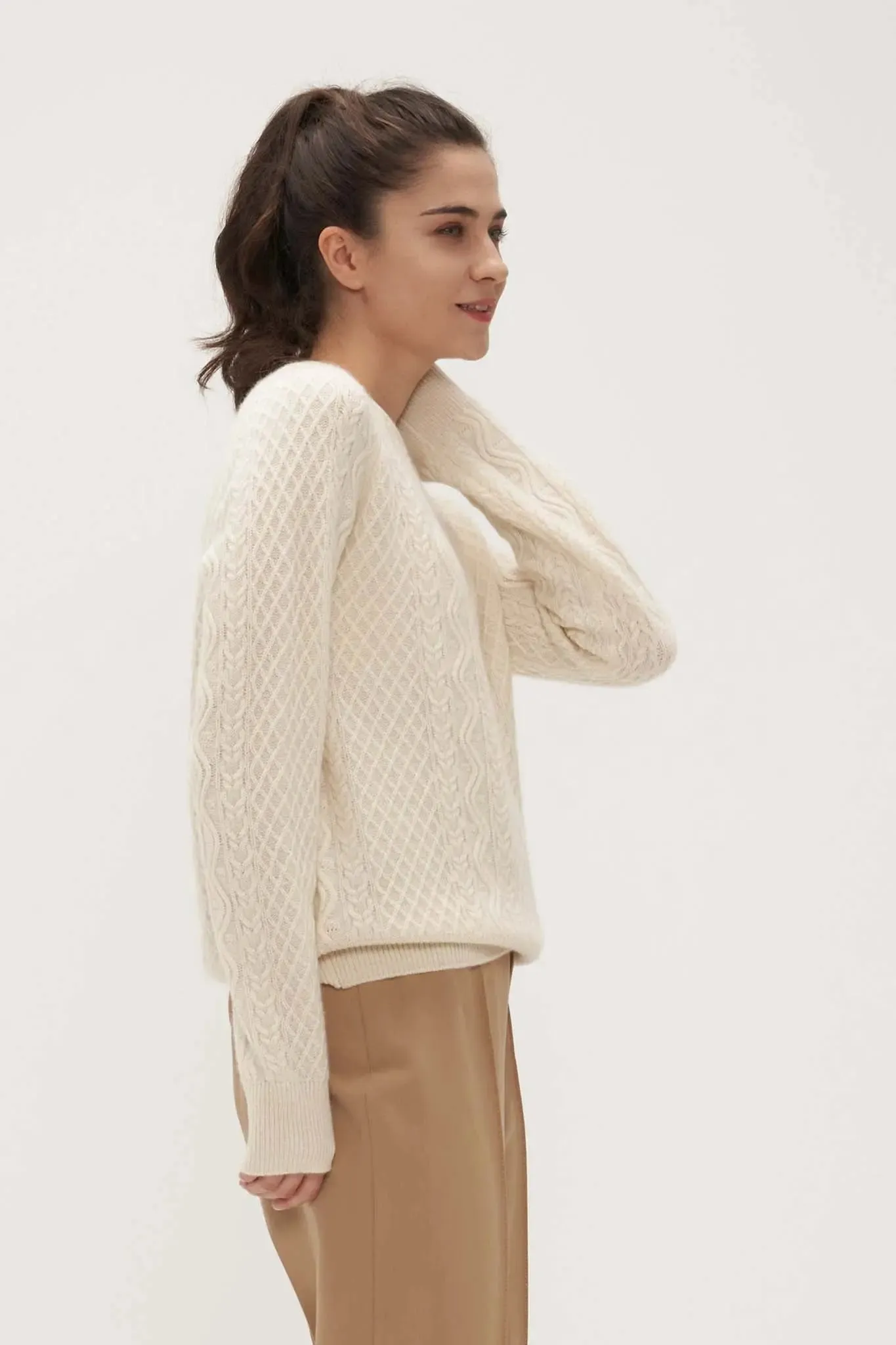 Relaxed Cable Knit Cashmere Sweater