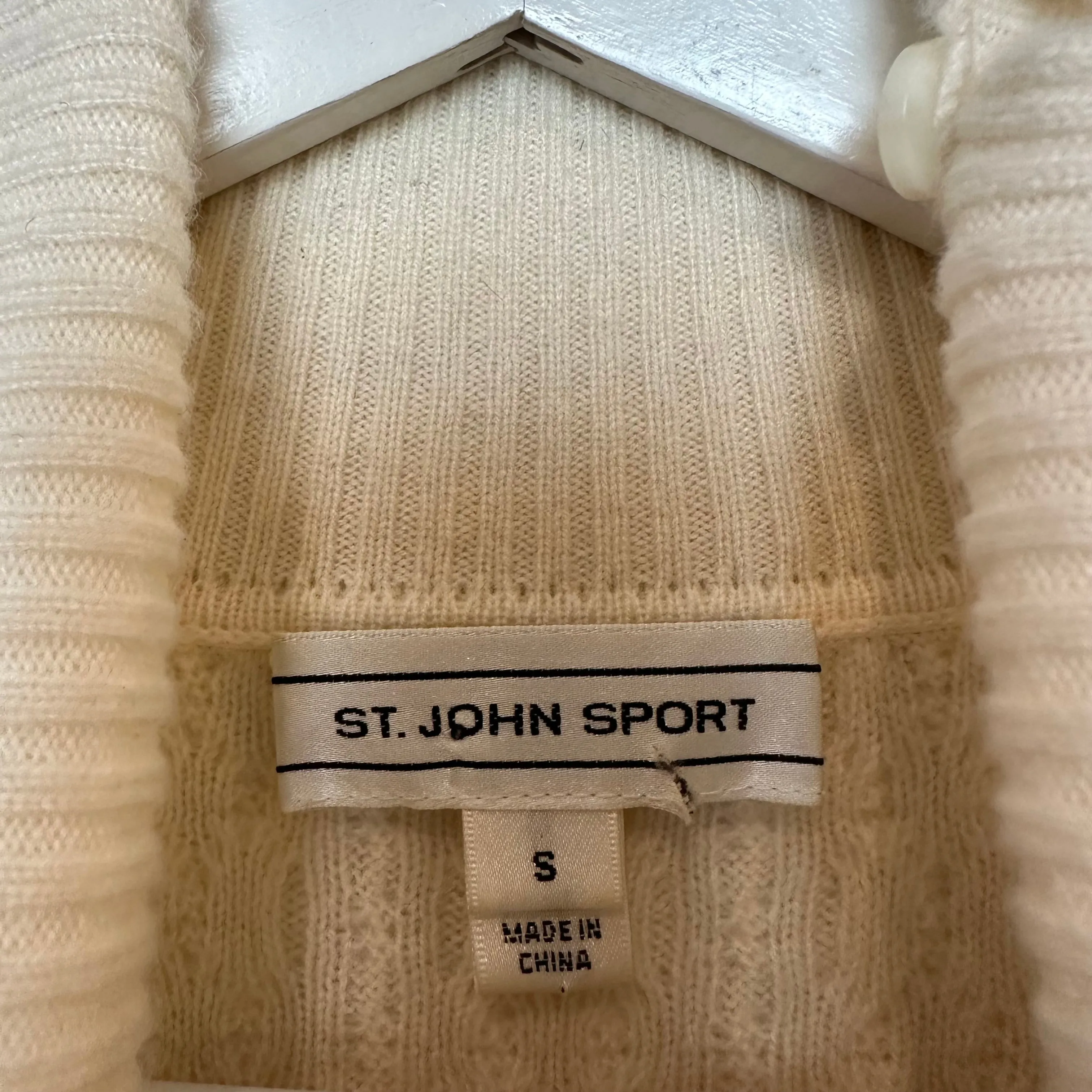 St. John Sport Cashmere Turtleneck Sweater Short Sleeve Cream Small