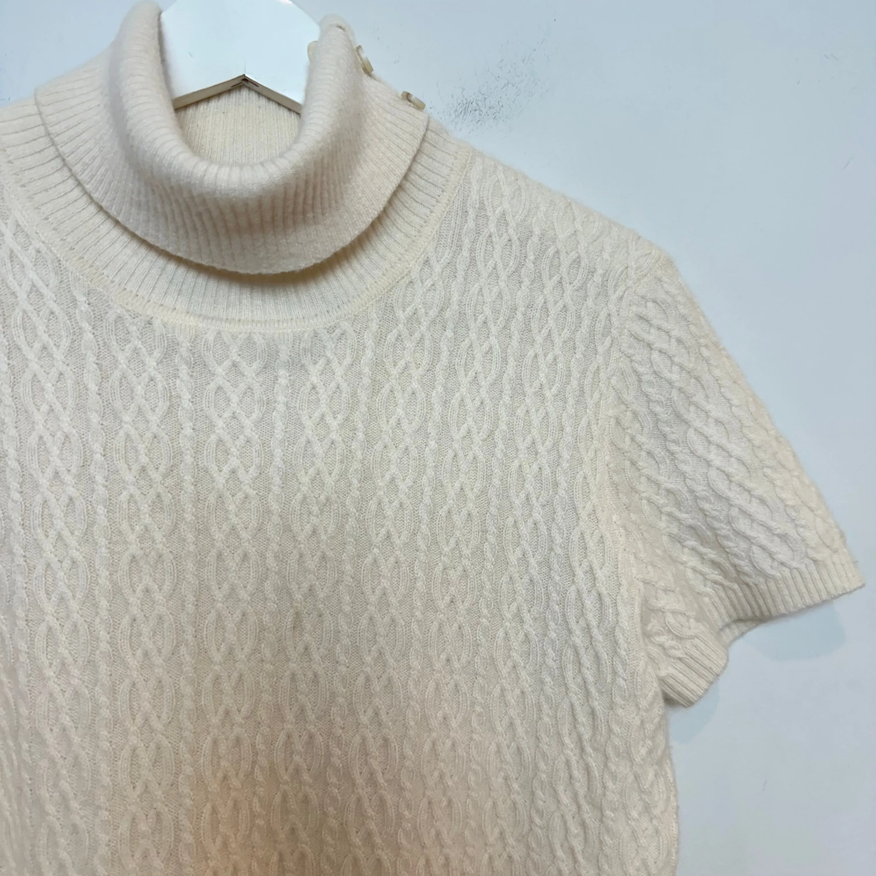 St. John Sport Cashmere Turtleneck Sweater Short Sleeve Cream Small